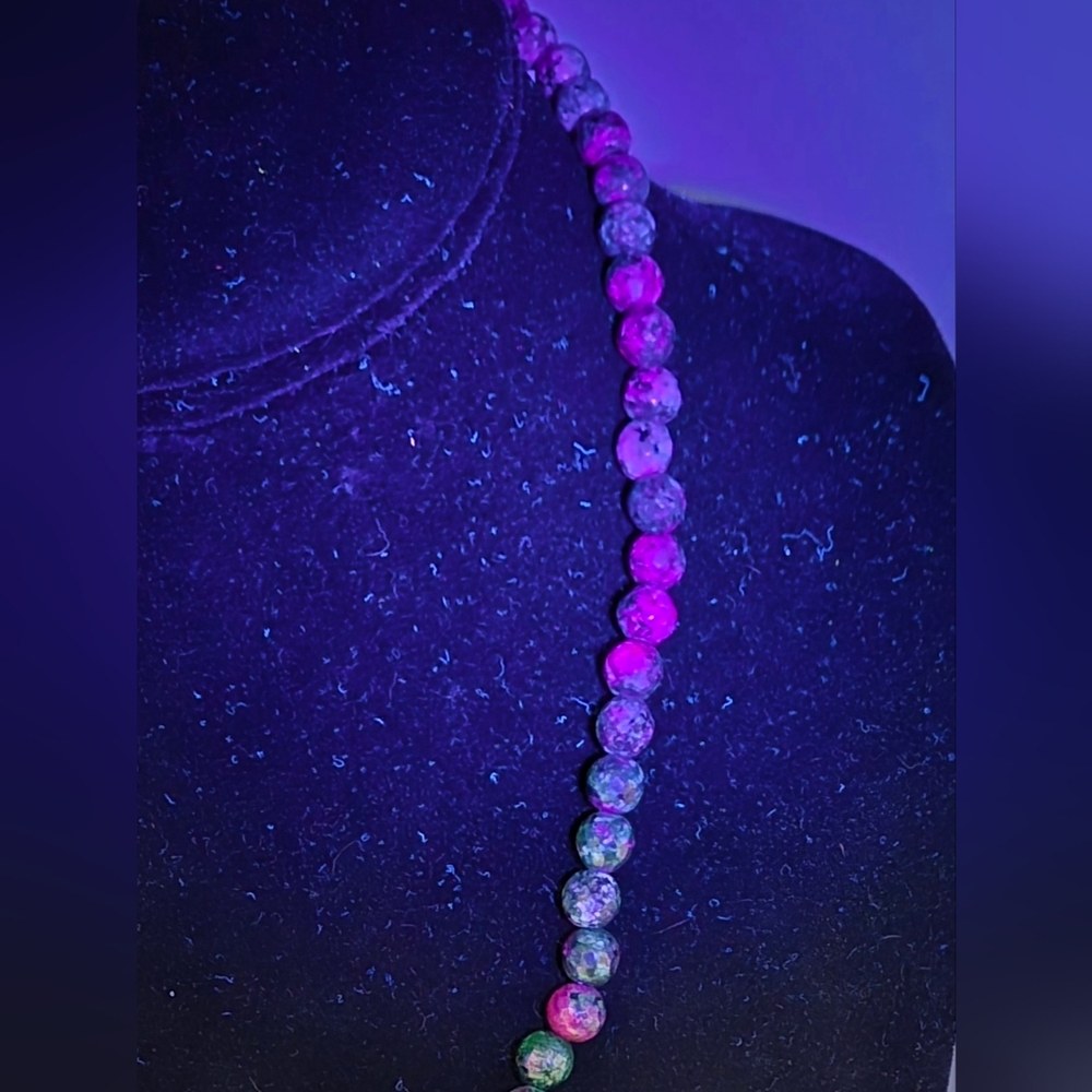 Ruby in Zoisite Beaded Necklace Faceted 6mm Stone Beads 16" Long GLOWS! - Picture 2 of 3